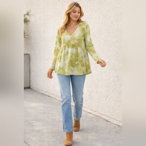 NWT DAVI & DANI Green Long Sleeve Tie Die ish Shirt Size Small
